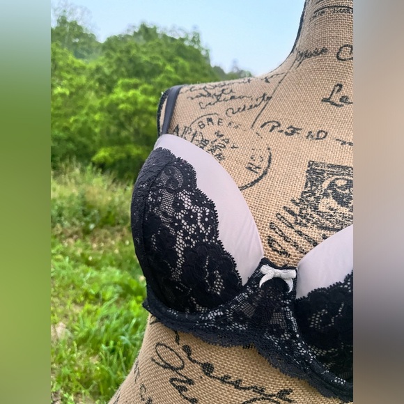 Victorias Secret DREAM ANGELS Lined Demi Bra • black lace & white trim • 34DD • - Picture 16 of 16